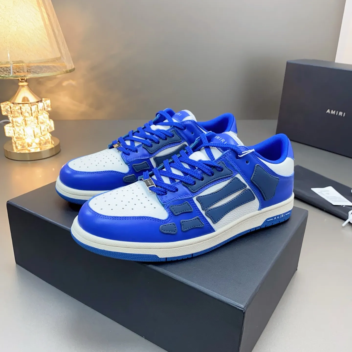 p580🐮🐮AMIRI Couple Style👑 The latest The Pacific Series Couple Style💀🦴Bone Stars Casual Sports Shoes Skateboard Shoes✔️ AMIRI's Pacific shoes are a sneaker that combines luxury and street style. Many celebrities and Internet celebrities have the same style. Its design and workmanship are very exquisite. Made of high-grade cow leather, soft to the touch and highly durable. 💎Fabrics: Original custom imported first-layer cowhide 💎Inner lining: Original customized breathable mesh 💎Foot: Original injection molded one-piece, comfortable, wear-resistant and not tiring for feet 💎Outsole: Original 1:1 molded three-color sole Original outsole 💎Sole thickness: 3CM 💎Size: Female 35-40 Male 39-46 💎Price; Top version 👑Special remarks Remark: (Female size 34 40 . Men's sizes 38 45 46 are customized and cannot be returned or exchanged. Please note when ordering! Thank you🤝🤝